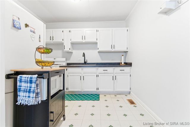 608 Crestview Court, Jeffersonville, IN 47130