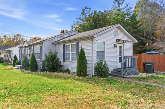 608 Crestview Court, Jeffersonville, IN 47130