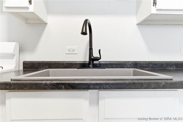 608 Crestview Court, Jeffersonville, IN 47130