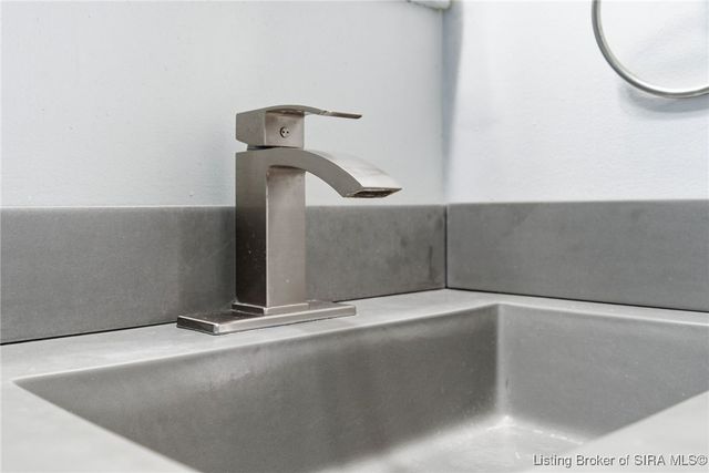 608 Crestview Court, Jeffersonville, IN 47130