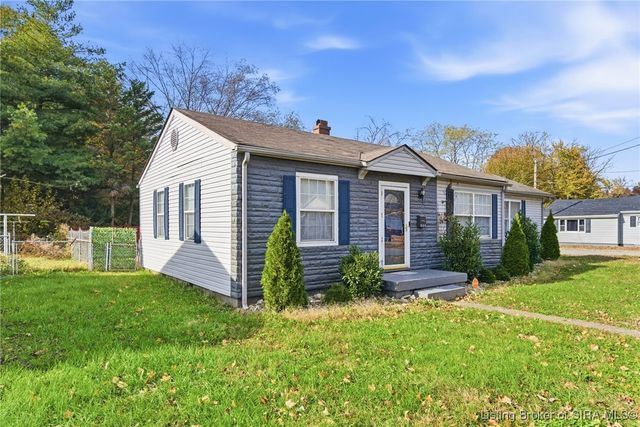 608 Crestview Court, Jeffersonville, IN 47130