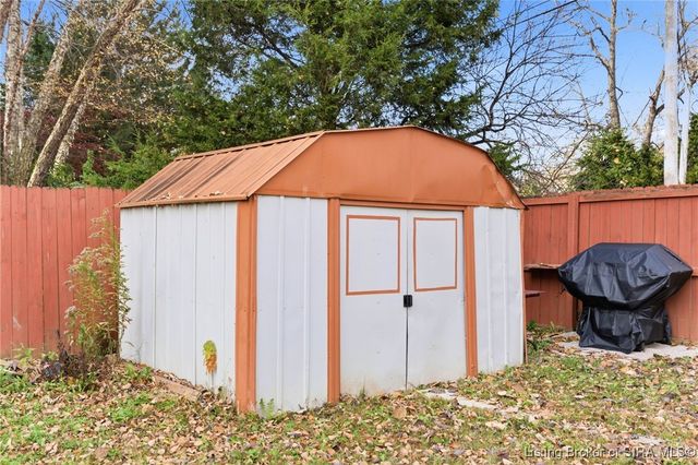 608 Crestview Court, Jeffersonville, IN 47130