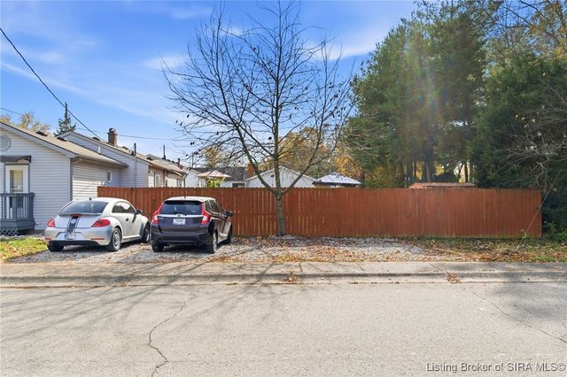 608 Crestview Court, Jeffersonville, IN 47130