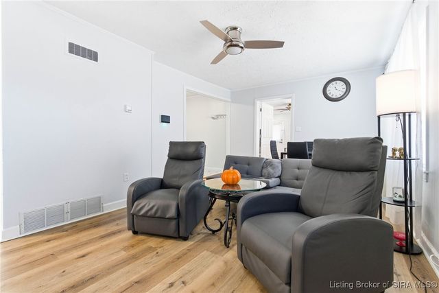 608 Crestview Court, Jeffersonville, IN 47130