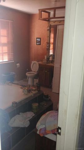 10843 Queen Ave, La Mesa, CA 91941