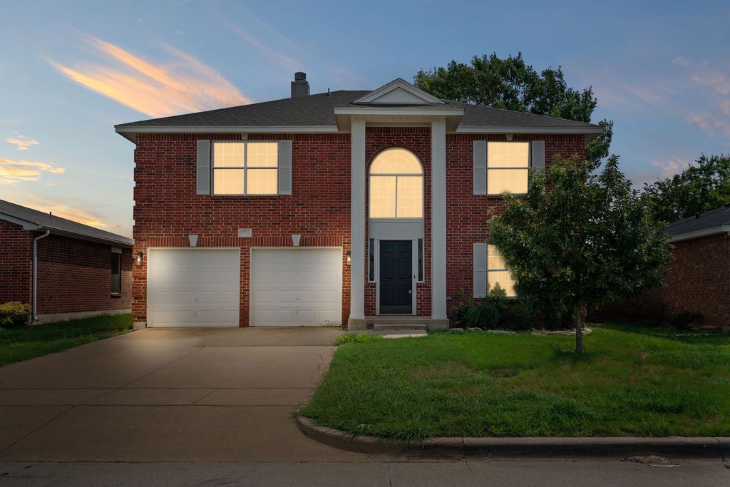 8712 Limestone Drive, Fort Worth, TX 76244
