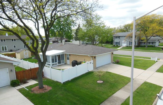 985 Idaho Street, Carol Stream, IL 60188