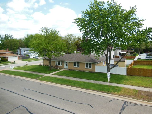 985 Idaho Street, Carol Stream, IL 60188