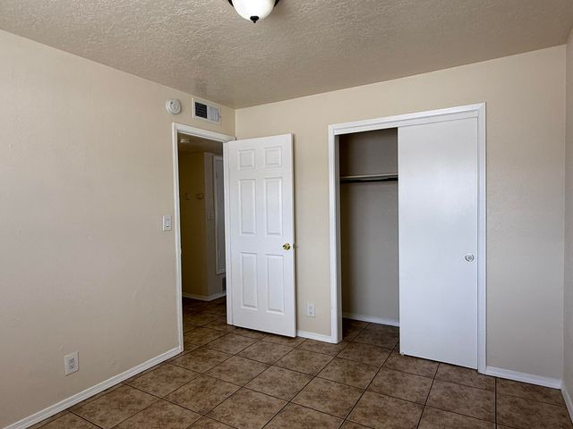 305 Grove Street NE, Albuquerque, NM 87108