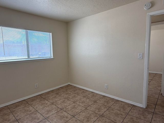 305 Grove Street NE, Albuquerque, NM 87108