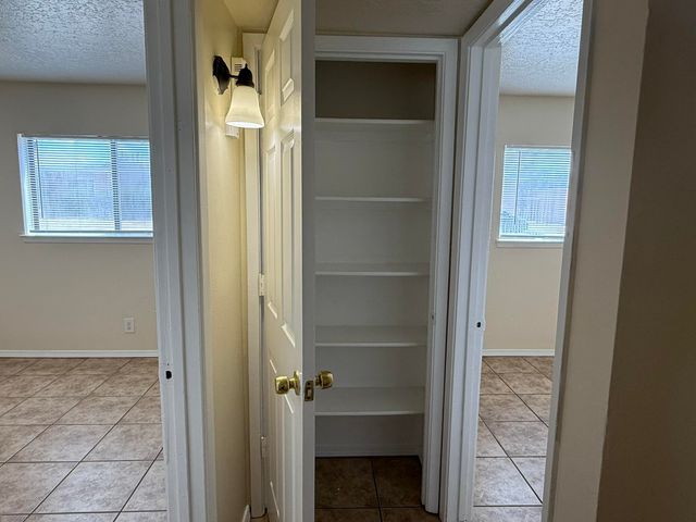 305 Grove Street NE, Albuquerque, NM 87108