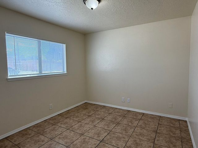 305 Grove Street NE, Albuquerque, NM 87108