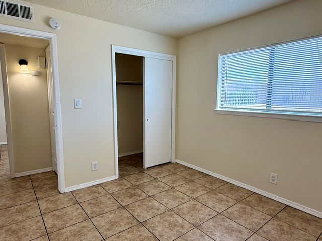 305 Grove Street NE, Albuquerque, NM 87108