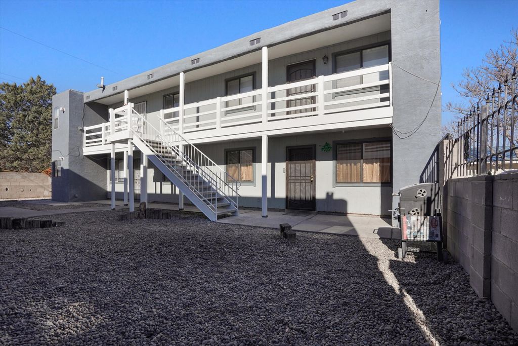 305 Grove Street NE, Albuquerque, NM 87108