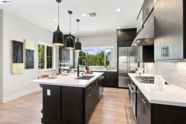 332 Harcot Ter, Sunnyvale, CA 94085