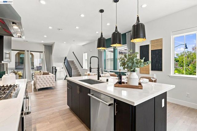 332 Harcot Ter, Sunnyvale, CA 94085