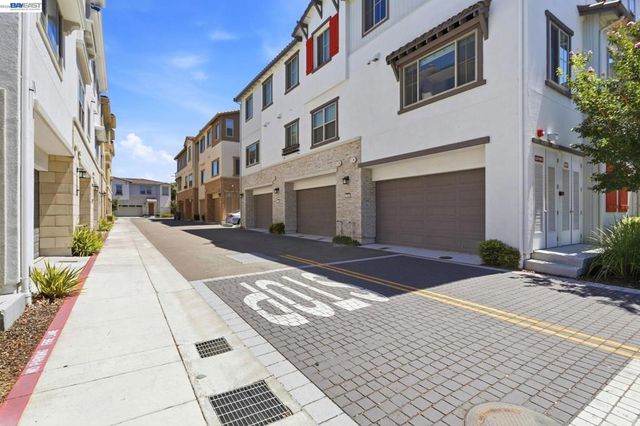 332 Harcot Ter, Sunnyvale, CA 94085