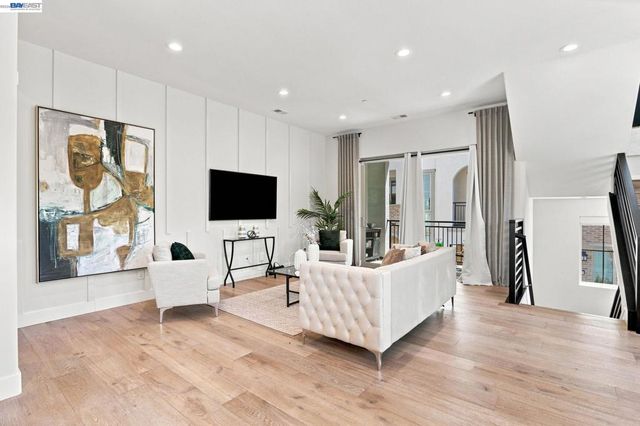 332 Harcot Ter, Sunnyvale, CA 94085