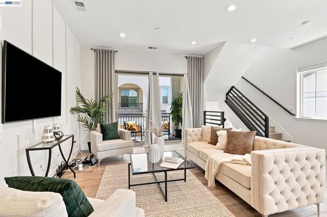 332 Harcot Ter, Sunnyvale, CA 94085