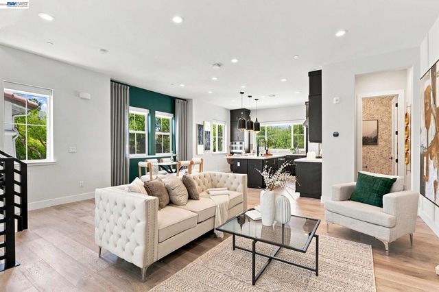 332 Harcot Ter, Sunnyvale, CA 94085