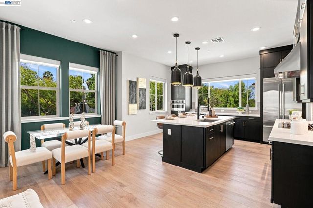 332 Harcot Ter, Sunnyvale, CA 94085