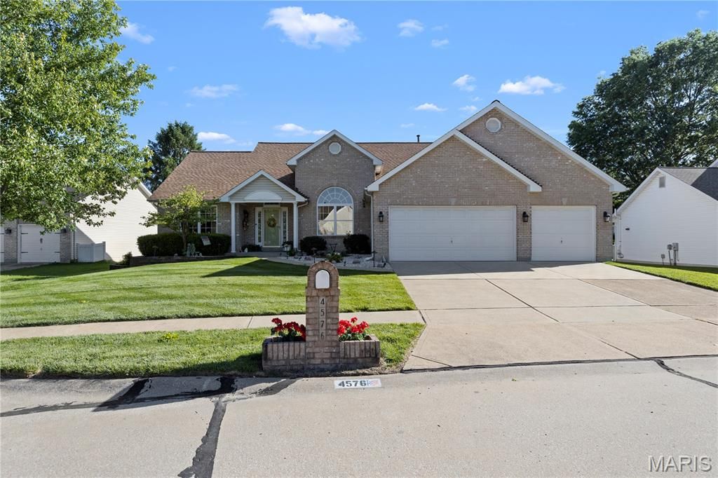 4576 Kerth Forest Drive, Mehlville, MO 63128