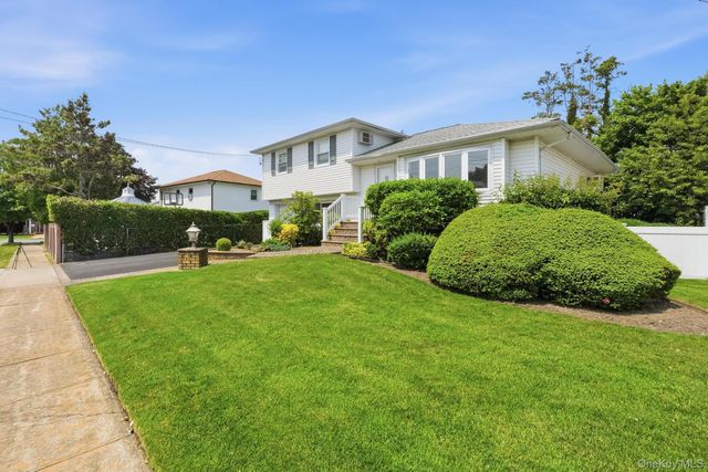 2367 Aron Drive E, Seaford, NY 11783