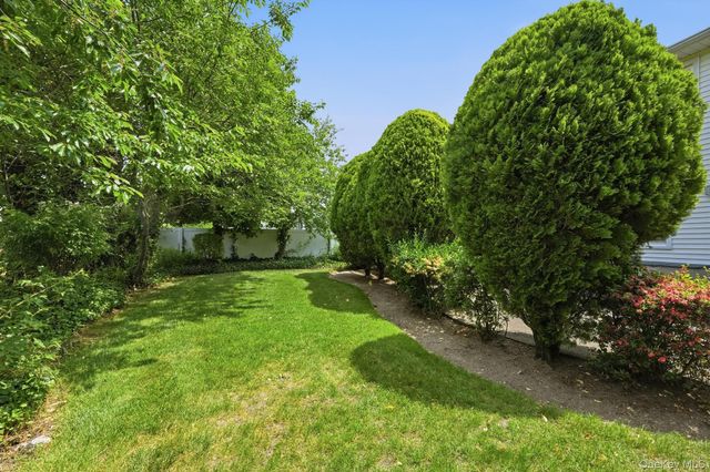 2367 Aron Drive E, Seaford, NY 11783