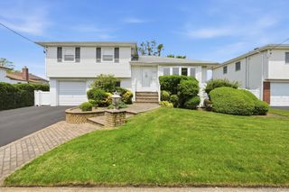 2367 Aron Drive E, Seaford, NY 11783