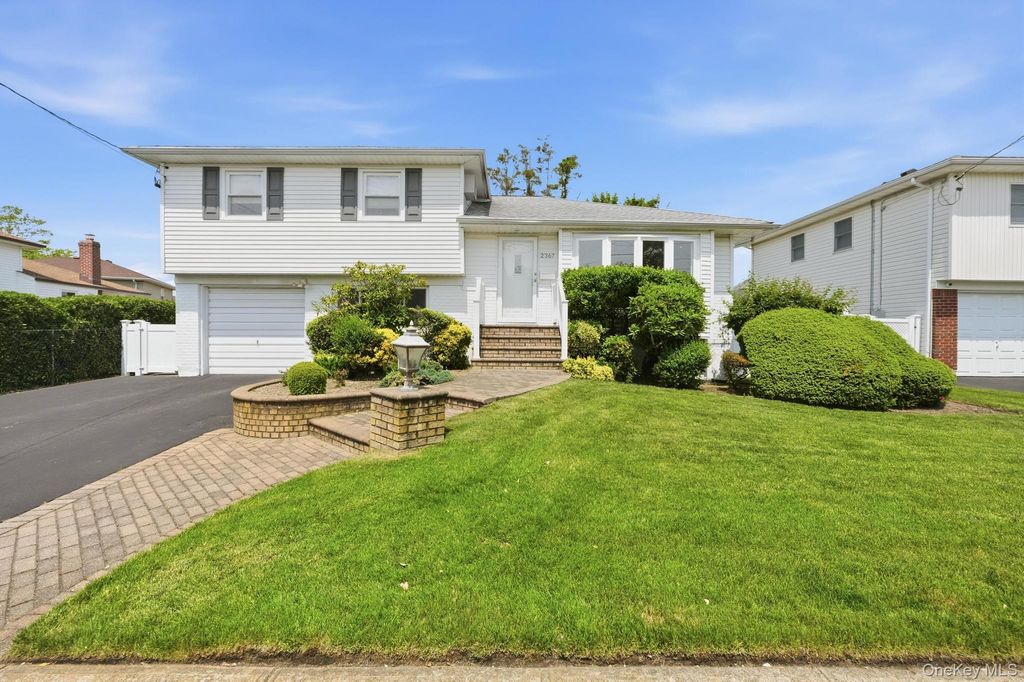 2367 Aron Drive E, Seaford, NY 11783