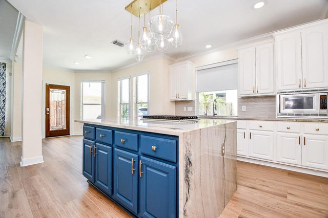 2227 Upland Park Drive, Sugar Land, TX 77479