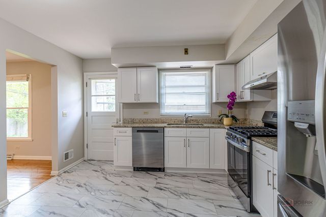 168 BLUEBERRY Road, Libertyville, IL 60048