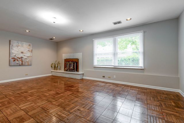 168 BLUEBERRY Road, Libertyville, IL 60048