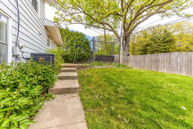 168 BLUEBERRY Road, Libertyville, IL 60048