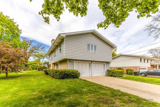 168 BLUEBERRY Road, Libertyville, IL 60048