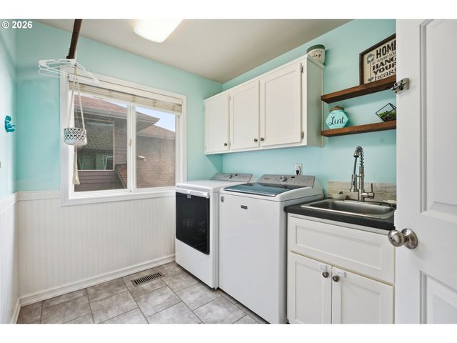 13231 Se JORDAN Ct, Happy Valley, OR 97086