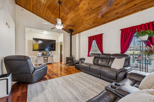 9200 Dobbs Cemetery Rd, Baxter, TN 38544