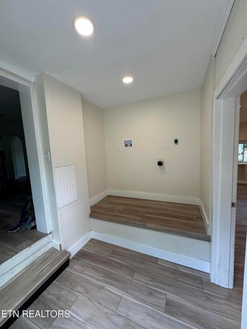 2204 Bradshaw Garden Rd, Knoxville, TN 37912