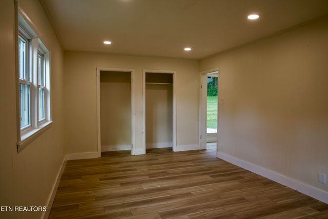 2204 Bradshaw Garden Rd, Knoxville, TN 37912
