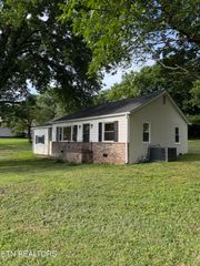 2204 Bradshaw Garden Rd, Knoxville, TN 37912