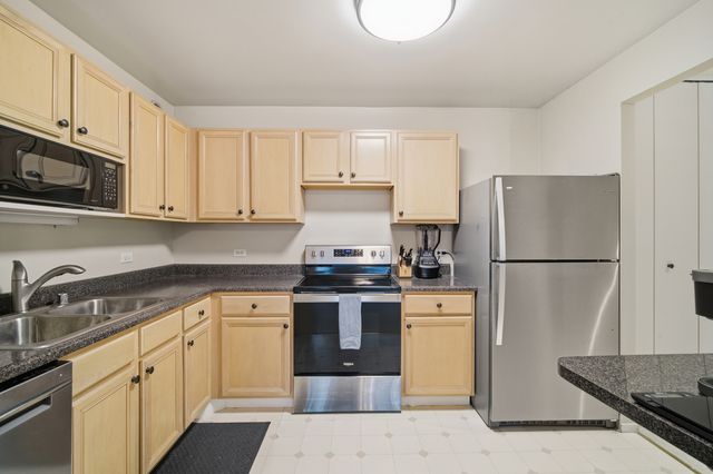 70 W Huron Street 607, Chicago, IL 60654