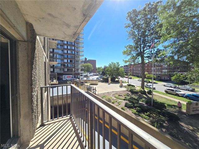 12500 Edgewater Drive 202, Lakewood, OH 44107