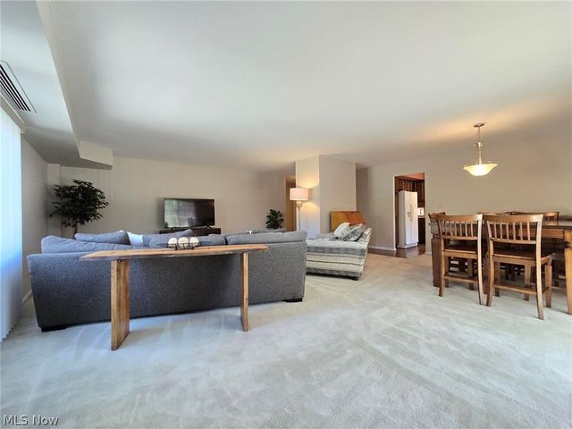 12500 Edgewater Drive 202, Lakewood, OH 44107