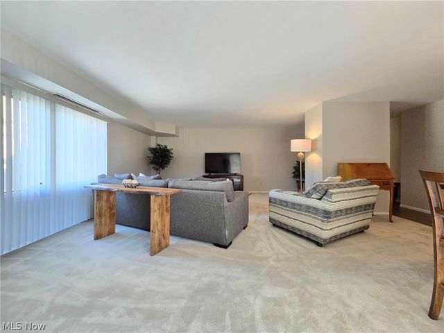 12500 Edgewater Drive 202, Lakewood, OH 44107