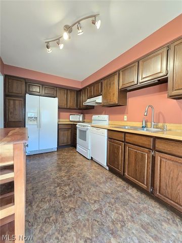 12500 Edgewater Drive 202, Lakewood, OH 44107