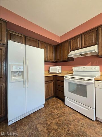 12500 Edgewater Drive 202, Lakewood, OH 44107