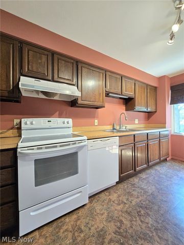 12500 Edgewater Drive 202, Lakewood, OH 44107