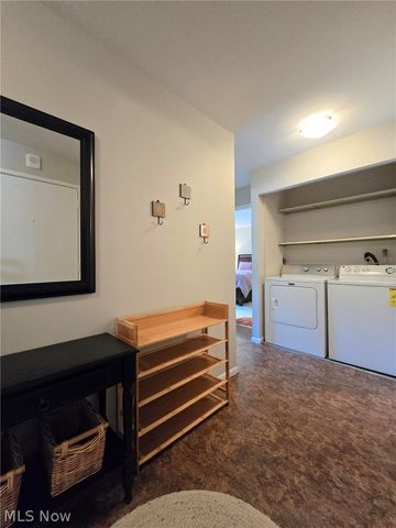 12500 Edgewater Drive 202, Lakewood, OH 44107