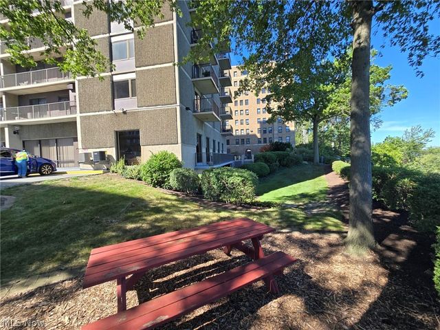 12500 Edgewater Drive 202, Lakewood, OH 44107