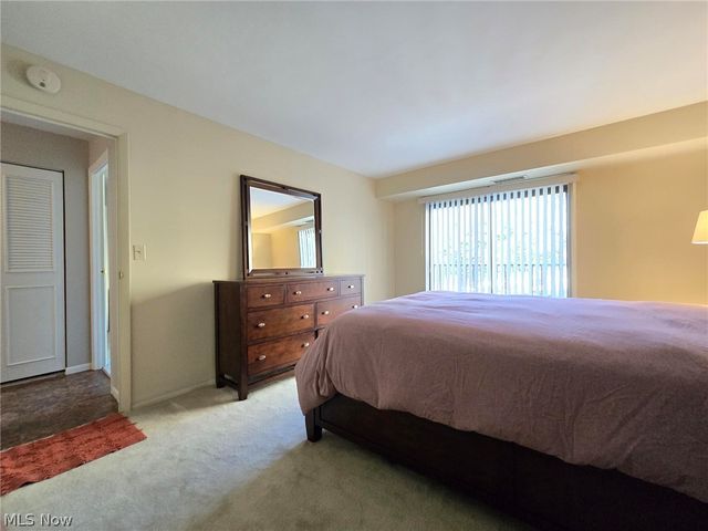 12500 Edgewater Drive 202, Lakewood, OH 44107